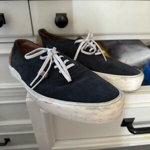 Men’s navy blue vans